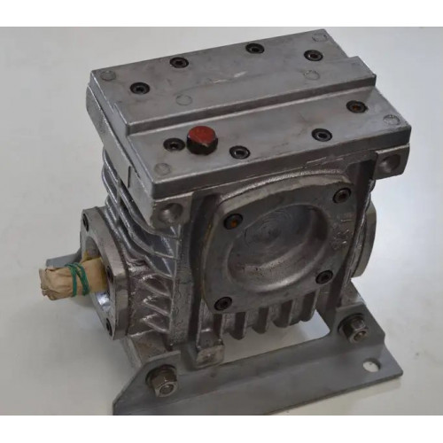 Черв'ячний редуктор 2Ч-63-20