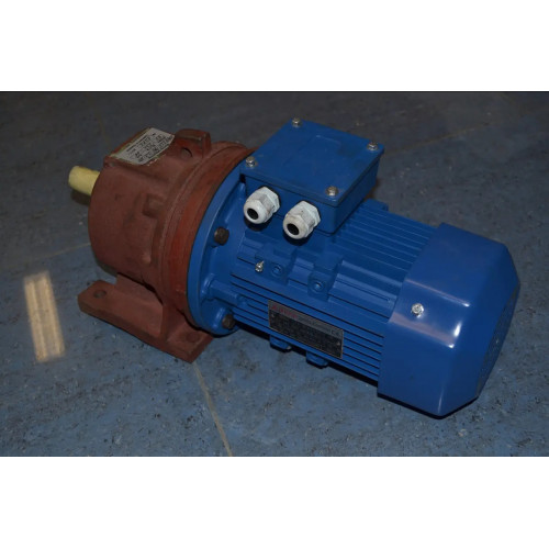 Мотор редуктор 3МП-31,5 (2 ступені 45 об/хв АІР71А4)