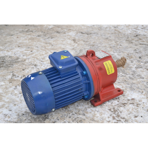 Мотор редуктор 3МП-31,5 (1 ступінь 140 об/хв АІР90L4)